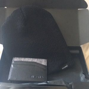 Men’s Nixon beanie & Nixon wallet